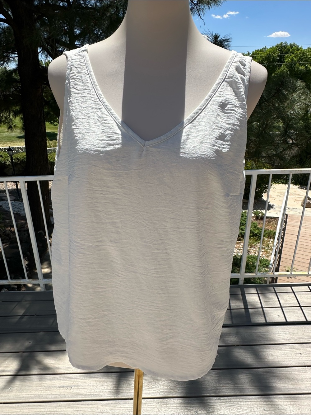 Fancyinn White V-Neck Sleeveless Camisole